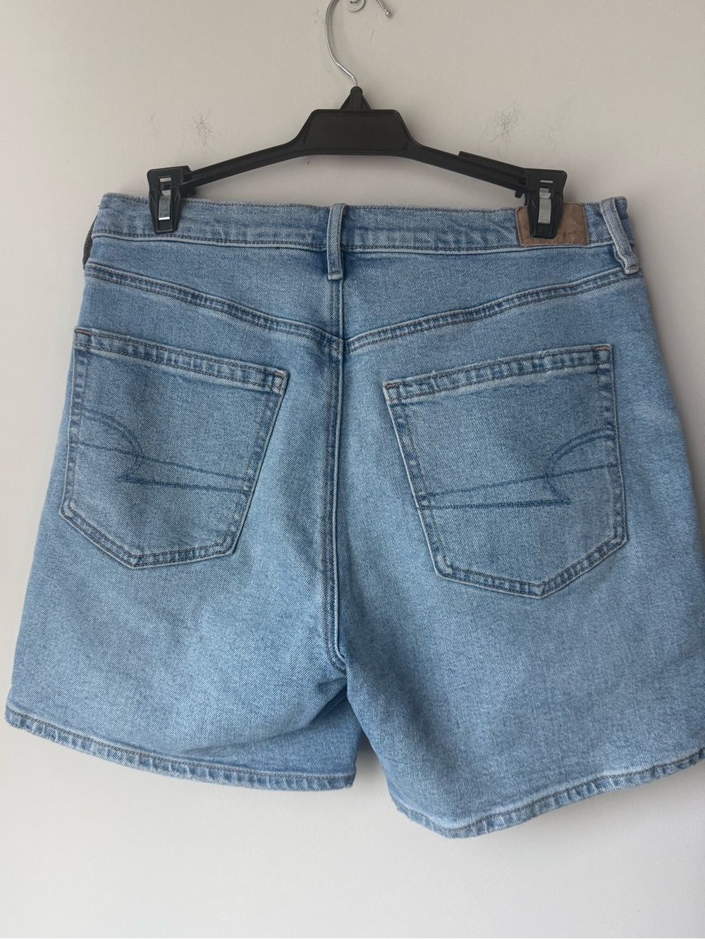 American Eagle Stigrid Relaxed Fit Shorts - Size 6 - Picture 2 of 6